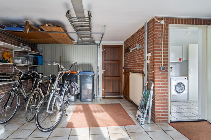 Foto 16 van Herman van Velzenstraat 10