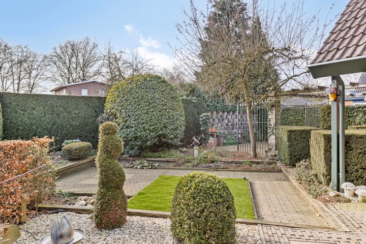 Foto 30 van Herman van Velzenstraat 10