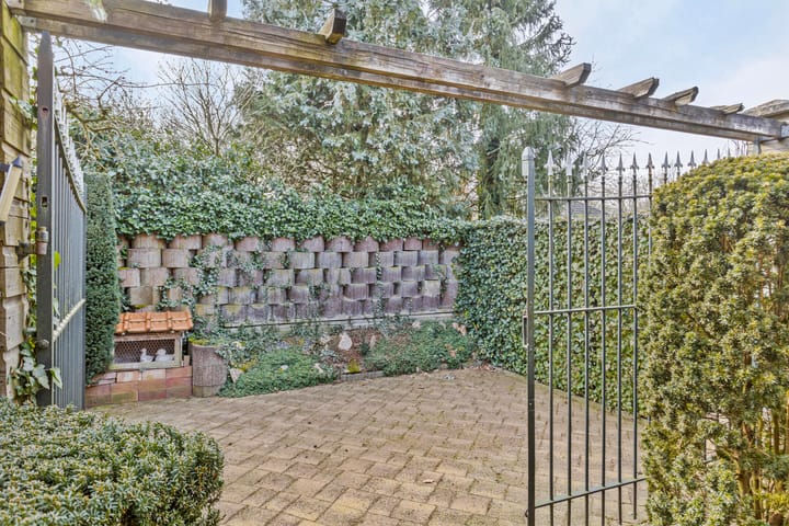 Foto 33 van Herman van Velzenstraat 10