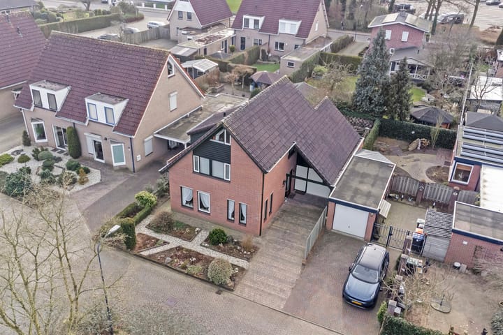 Foto 37 van Herman van Velzenstraat 10