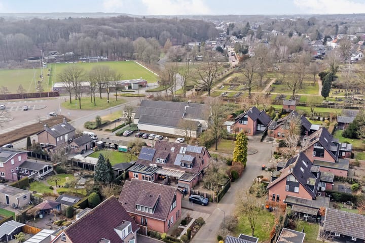 Foto 38 van Herman van Velzenstraat 10