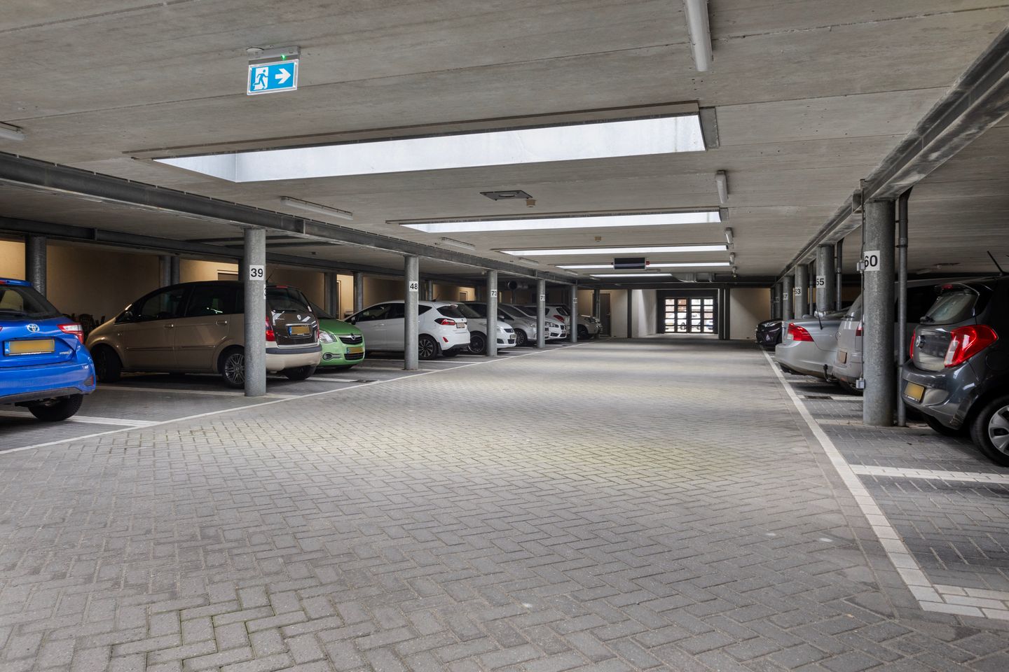 Photo 19 of Banier 69