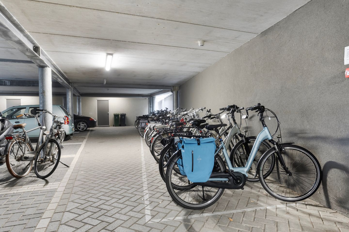 Photo 20 of Banier 69