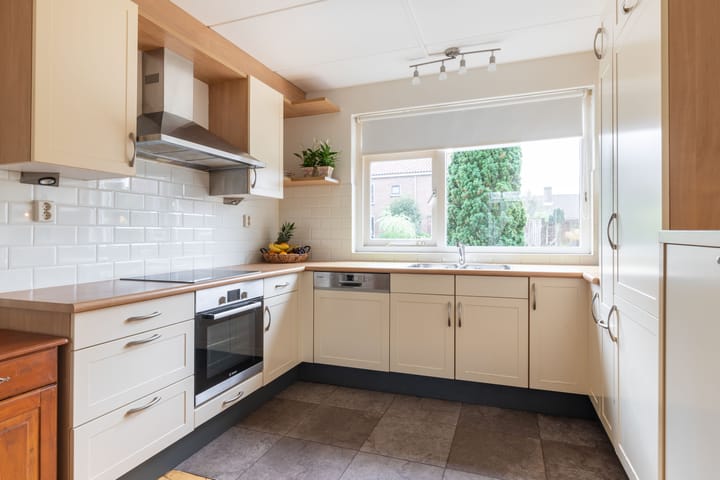 Foto 3 van Burgemeester Nieuwenhuijsenstraat 52