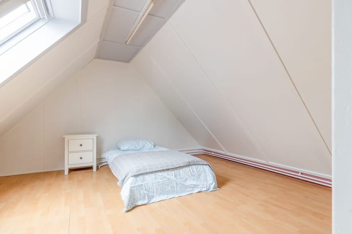 Foto 29 van Burgemeester Nieuwenhuijsenstraat 52