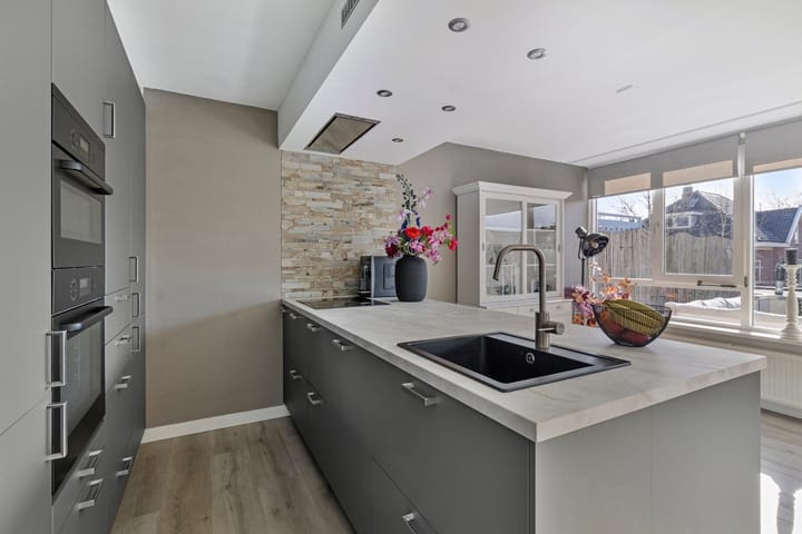 Photo 8 of Zeestraat 54-B