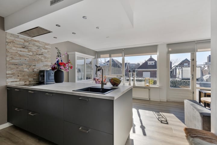 Photo 11 of Zeestraat 54-B