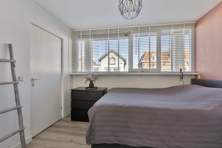 Photo 17 of Zeestraat 54-B