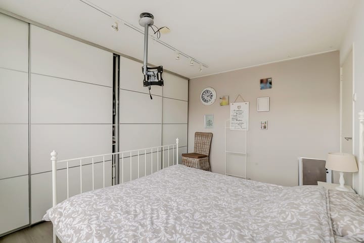 Foto 16 van Van den Broekstraat 11