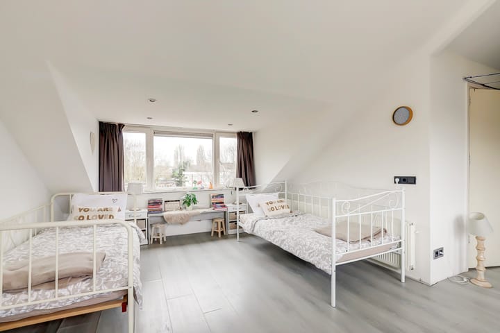 Foto 25 van Van den Broekstraat 11