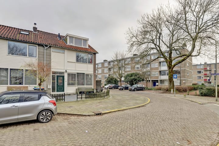 Foto 33 van Van den Broekstraat 11