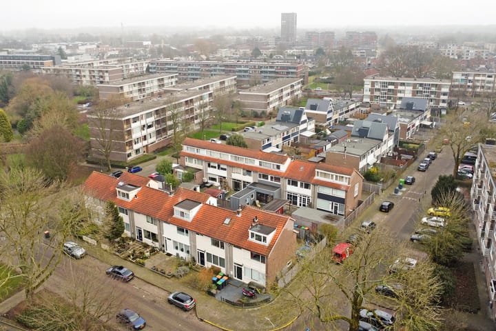 Foto 37 van Van den Broekstraat 11