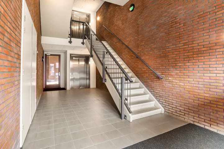 Photo 9 of Diepenbrockstraat 86