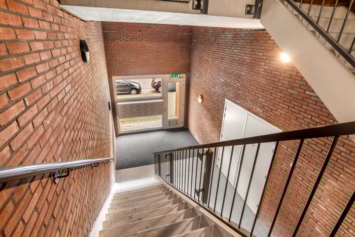 Photo 10 of Diepenbrockstraat 86