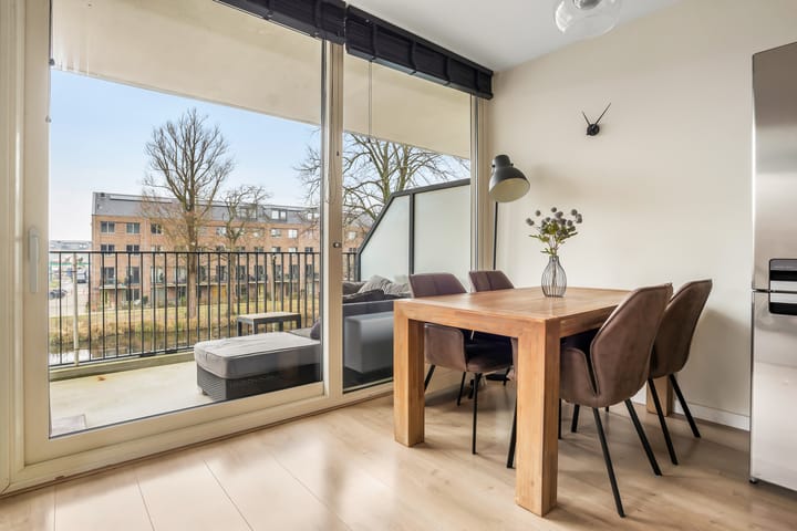 Photo 20 of Diepenbrockstraat 86