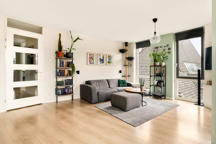 Photo 22 of Diepenbrockstraat 86