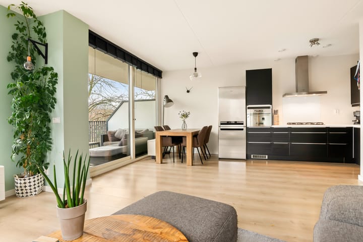 Photo 24 of Diepenbrockstraat 86