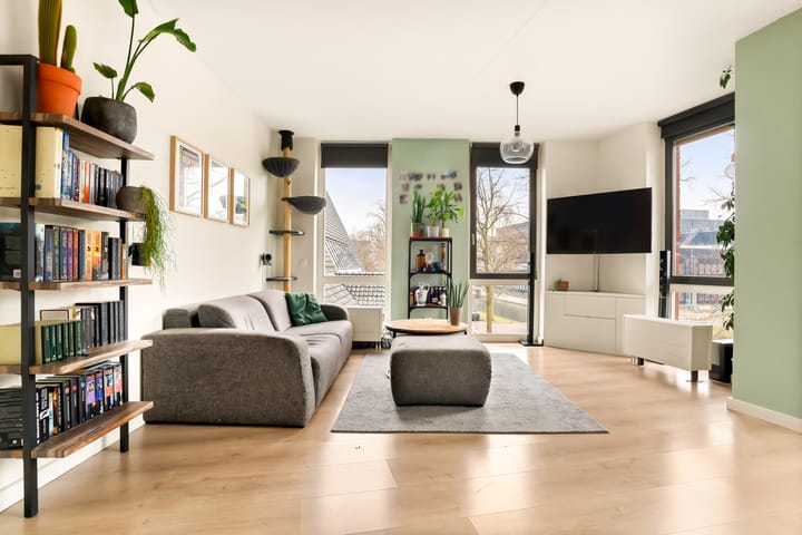 Photo 25 of Diepenbrockstraat 86