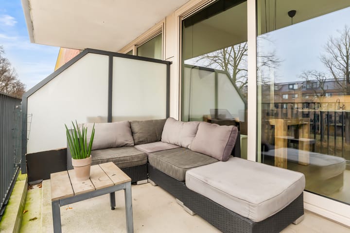 Photo 26 of Diepenbrockstraat 86