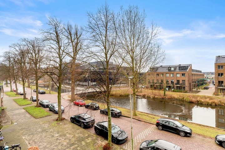 Photo 28 of Diepenbrockstraat 86