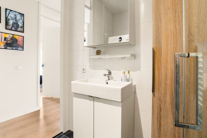 Photo 30 of Diepenbrockstraat 86