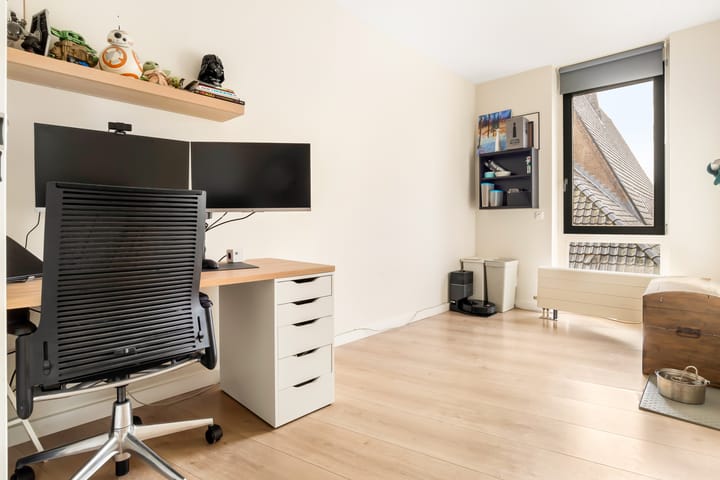 Photo 32 of Diepenbrockstraat 86