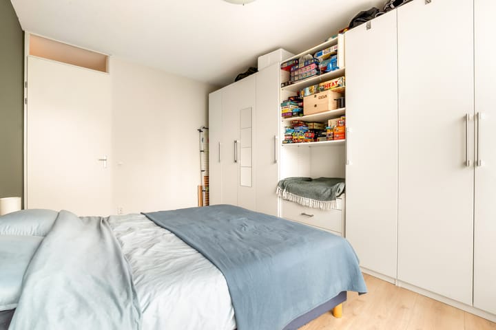 Photo 37 of Diepenbrockstraat 86