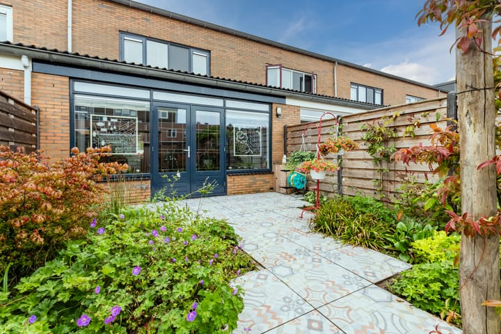 Foto 3 van Helena Merciertuin 39