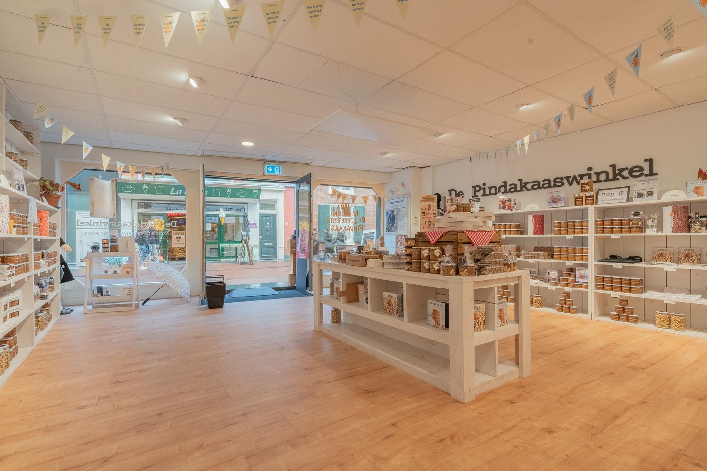 View photo 5 of Haarlemmerstraat 53