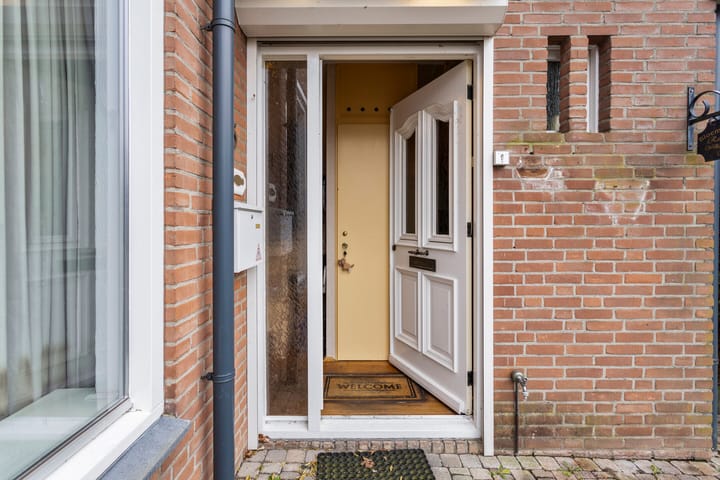 Foto 2 van Burg. Van Laarstraat 15