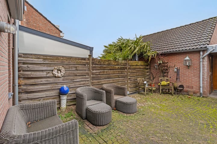 Foto 22 van Burg. Van Laarstraat 15