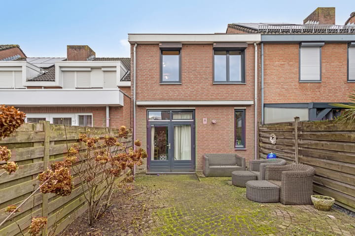 Foto 24 van Burg. Van Laarstraat 15