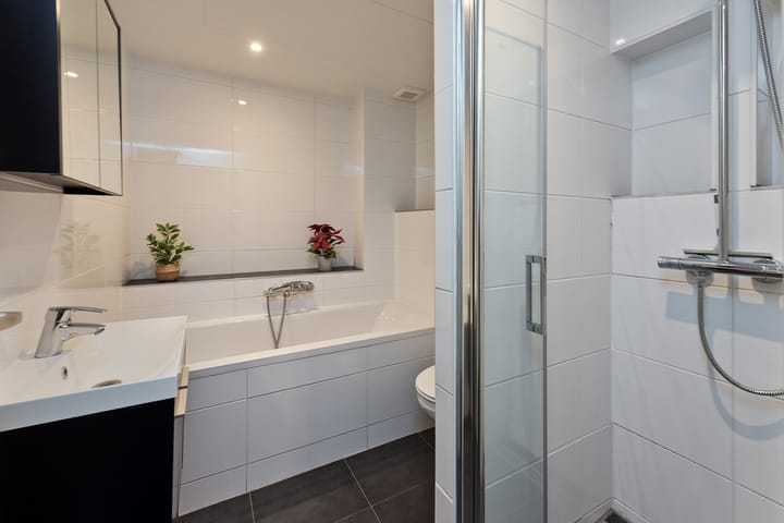 Foto 13 van Schweitzerstraat 99