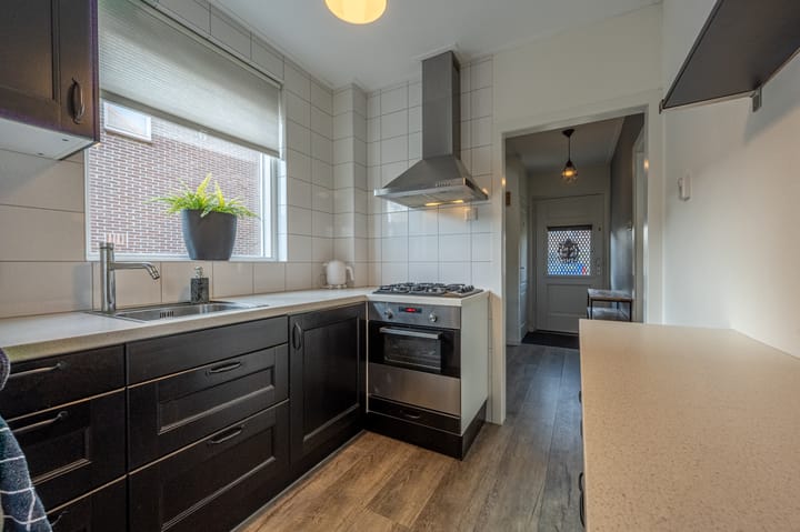 Photo 8 of Burg G de Katerstraat 44