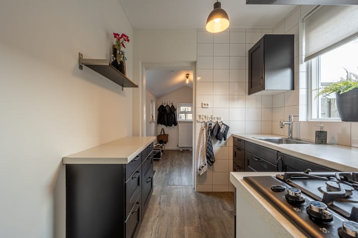 Photo 10 of Burg G de Katerstraat 44