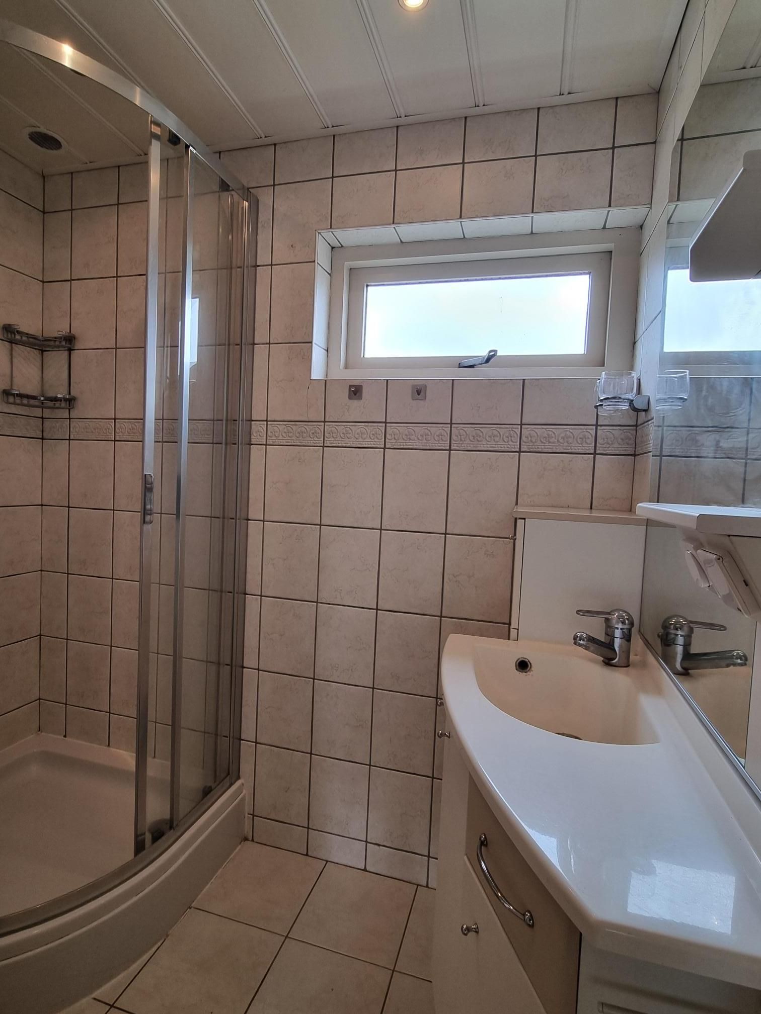 Photo 9 of Azaleastraat 2