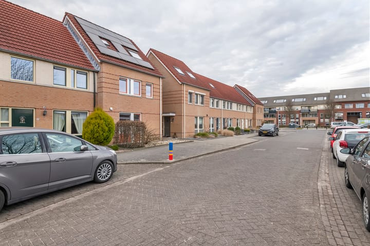 Photo 42 of J.H. L.-van Herwaardenstraat 65