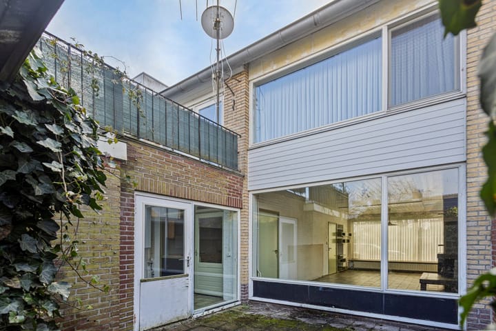 Photo 22 of Burg. Remmenstraat 15