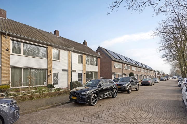 Photo 24 of Burg. Remmenstraat 15