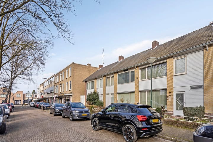 Photo 25 of Burg. Remmenstraat 15