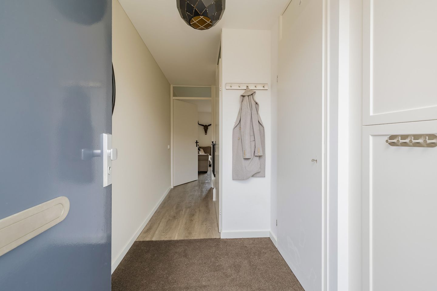 Foto 5 van Morgen 83