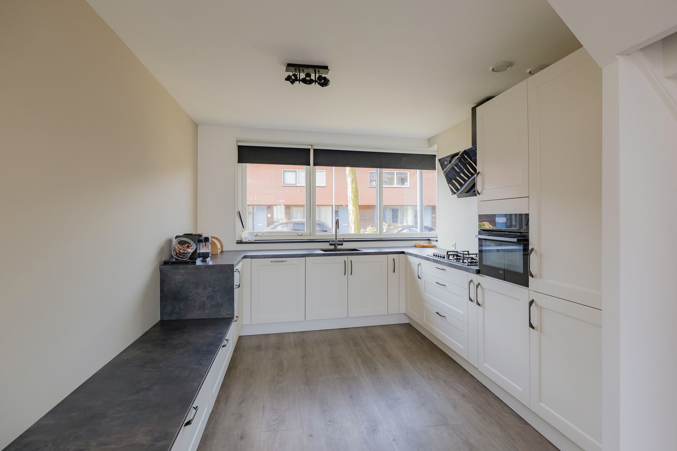 Foto 12 van Morgen 83