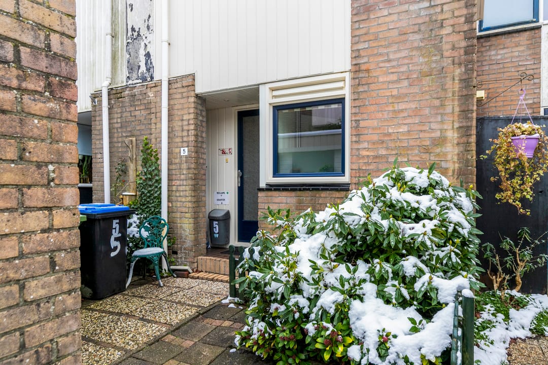 Photo 2 of Roelofsstraat 5