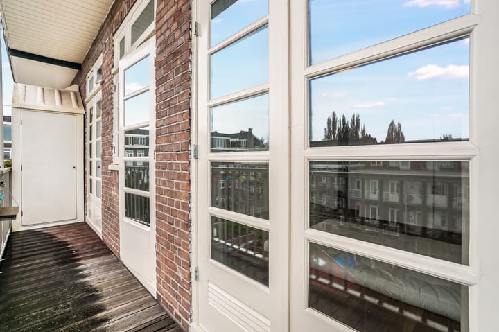 Photo 34 of Jan van Galenstraat 66-3