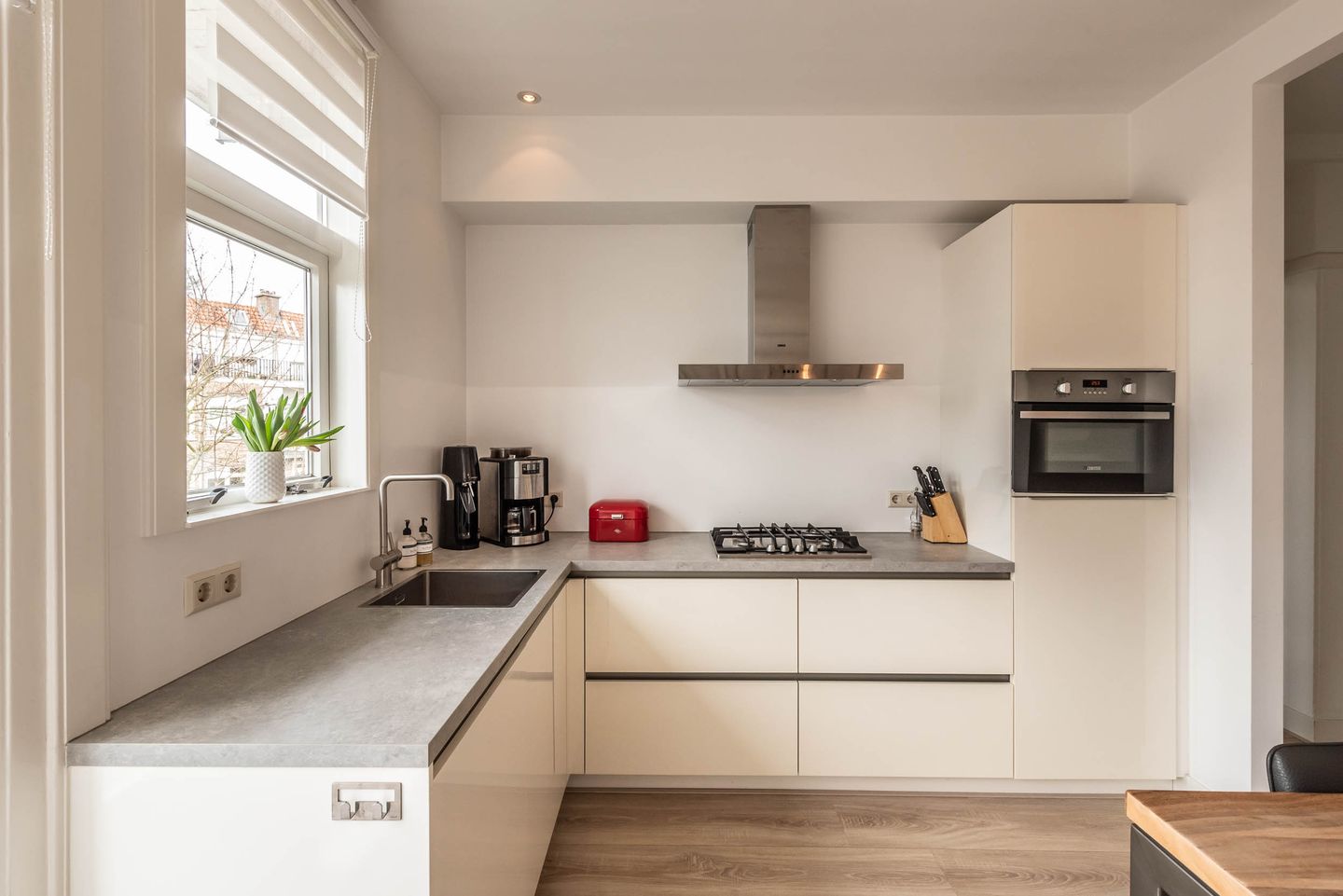 Foto 20 van Sassenheimstraat 19-3