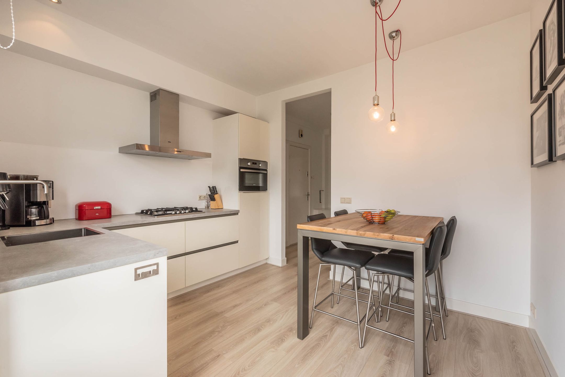 Foto 21 van Sassenheimstraat 19-3