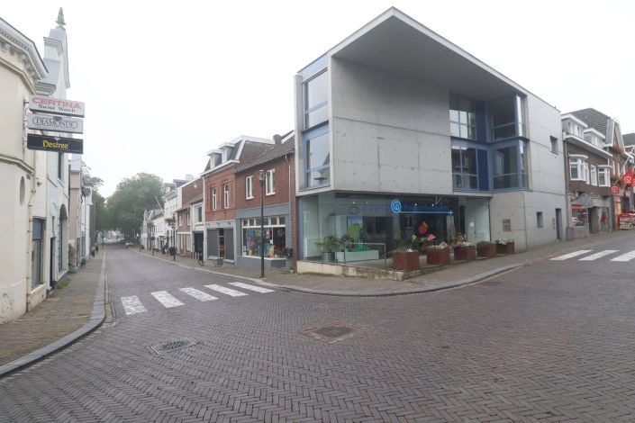 Bekijk foto 3 van Stationstraat 2