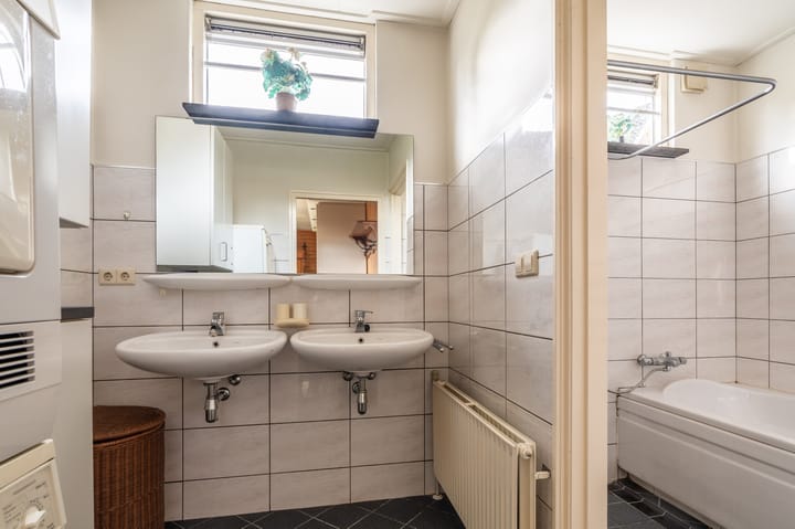 Photo 2 of Vincent van Goghlaan 1-A