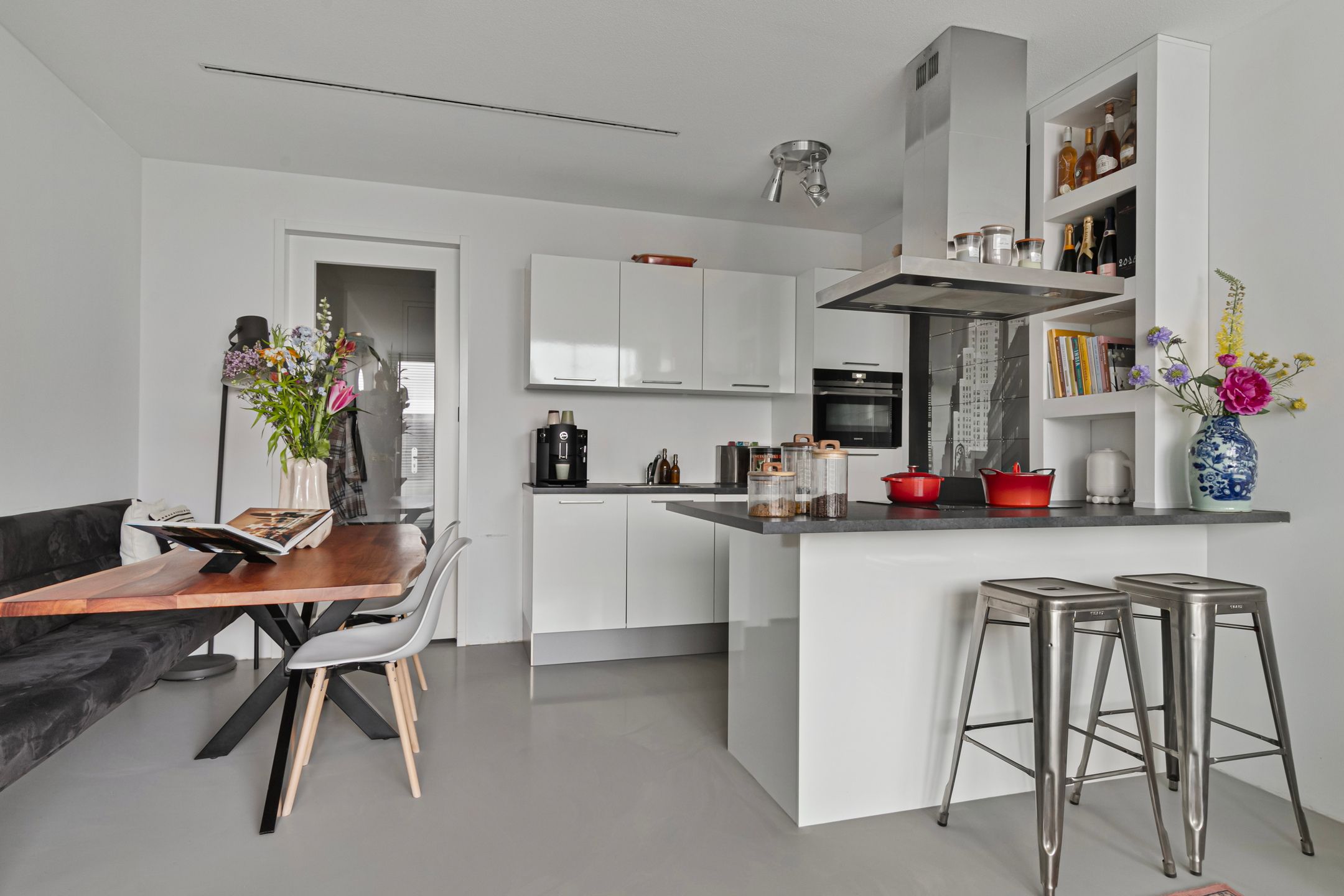 Foto 9 van Halvemaanpassage 32