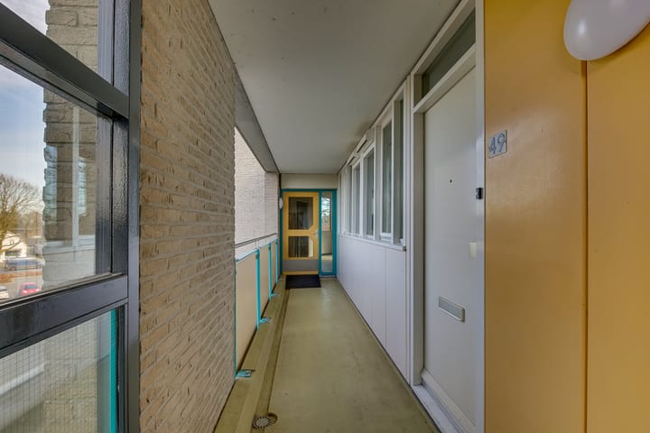 Photo 10 of Flora 49